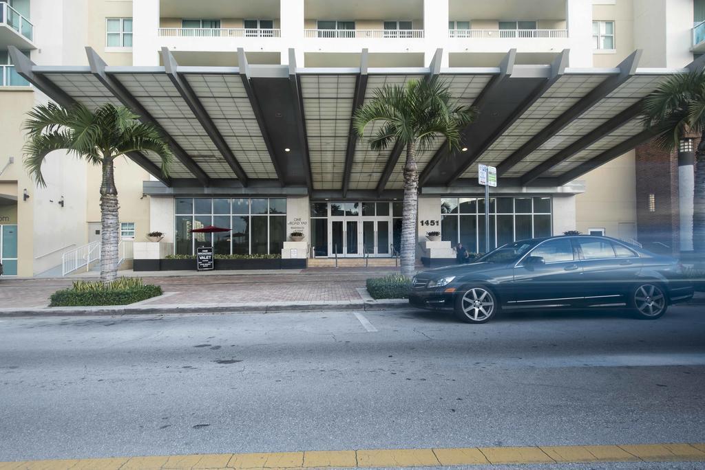 Dharma Home Suites Brickell Miami At One Broadway Exterior photo